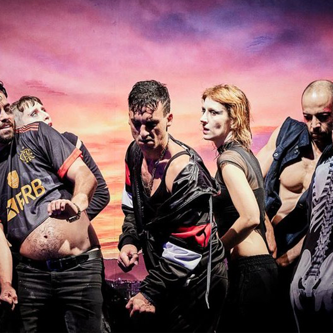 Tanssijoita ryhmässä.