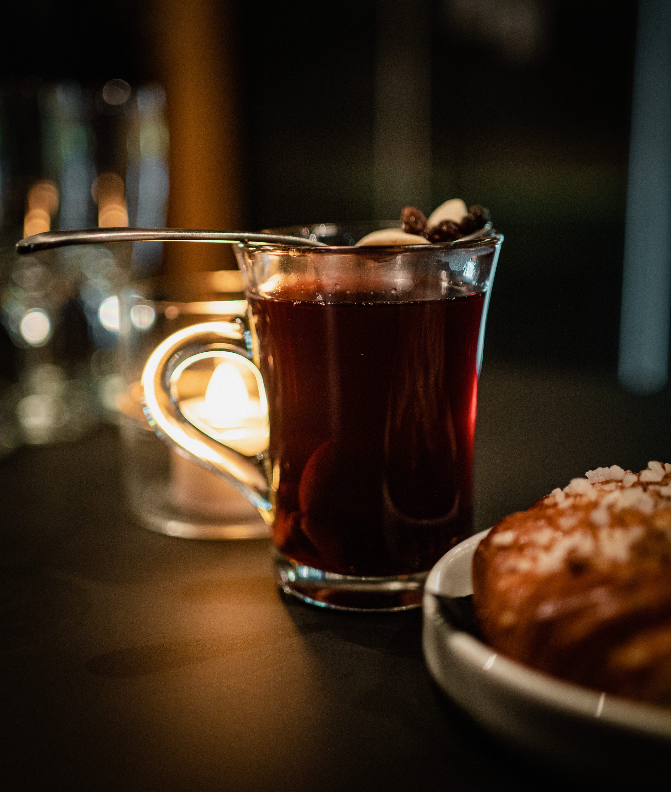 Glögilasi ja pulla.