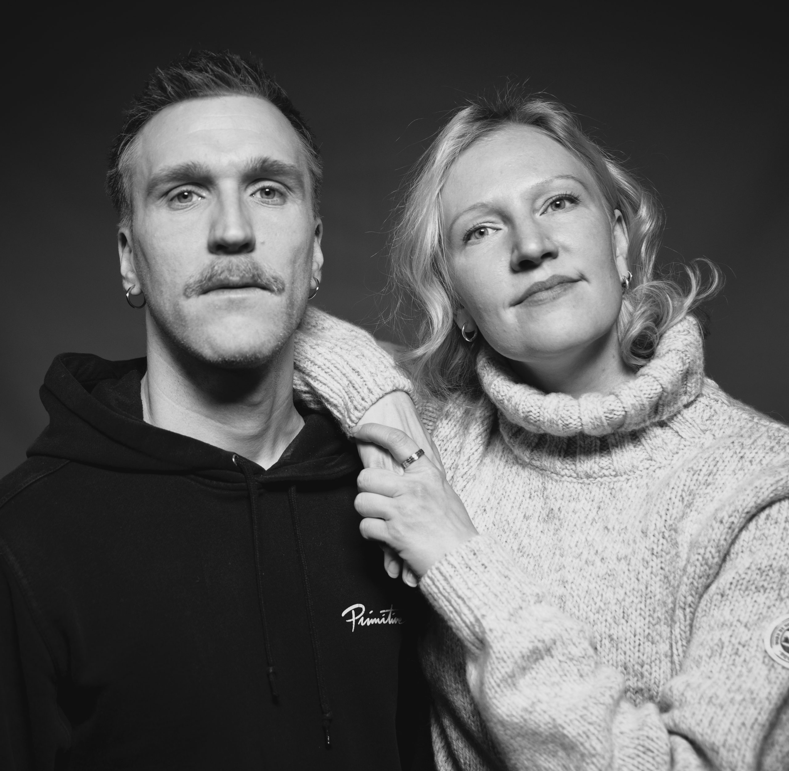 Sirkusartistit Milla Kaitalahti ja Miika Suonperä.